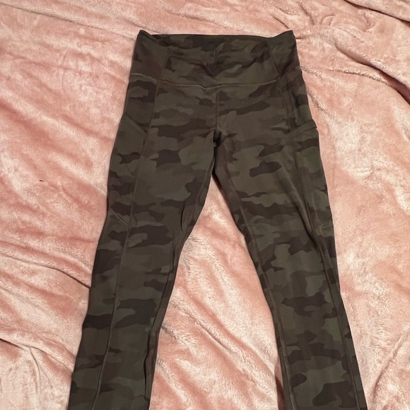 Lululemon Swift Speed with pockets - Picture 2 of 6